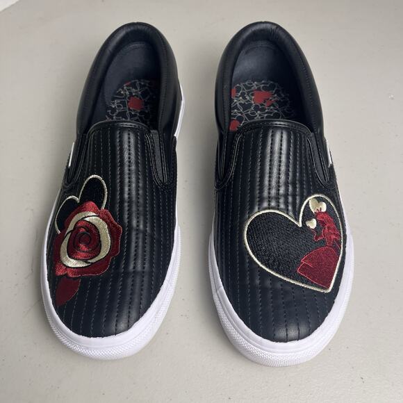 Vera Bradley Disney Shoes Alice in Wonderland Roses Red Quilted Slip On Size 9 - Picture 16 of 16